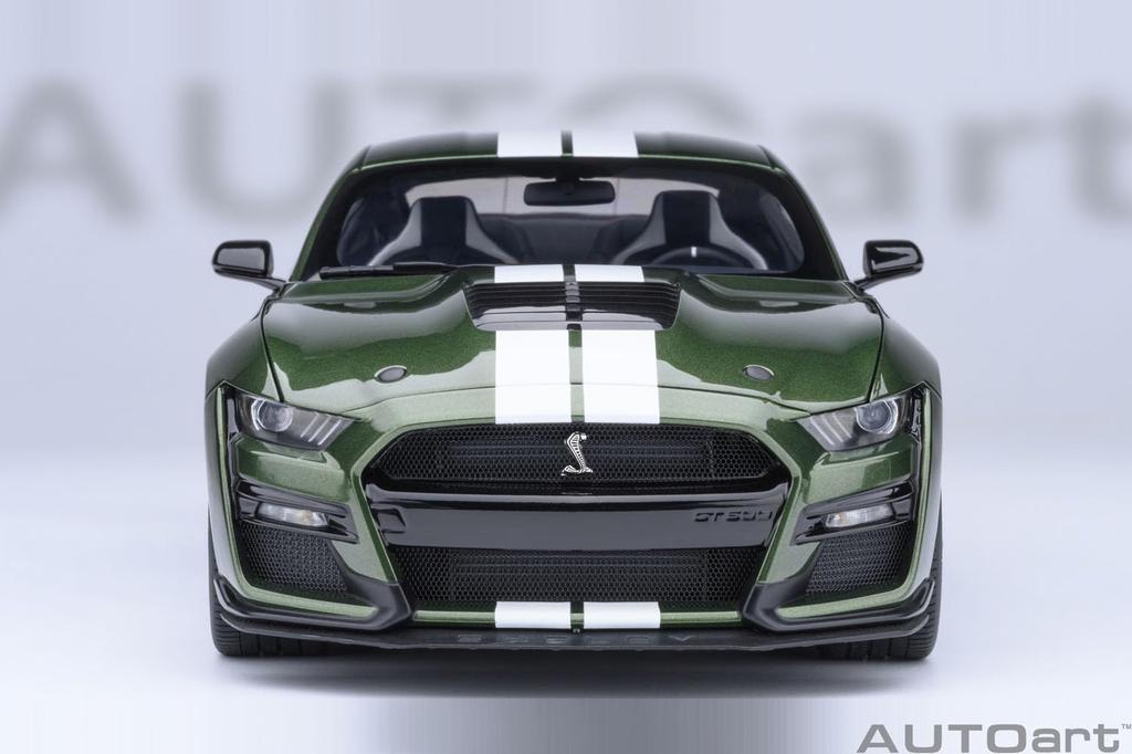 AUTOart Масштаб Ford Mustang Shelby GT500 Готовая модель 73097 1/18 (Зеленые/Белые полосы)