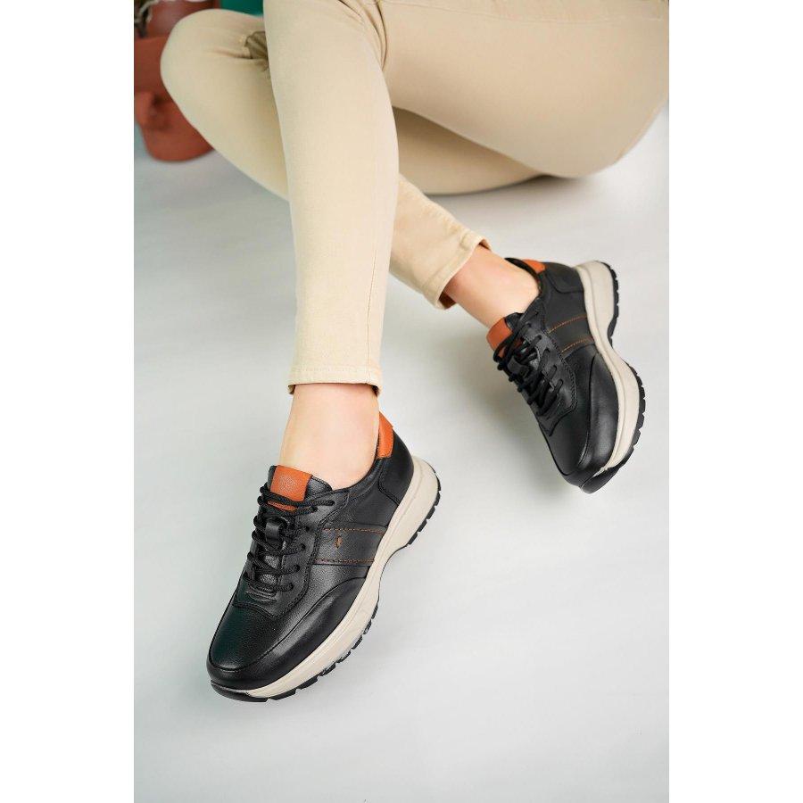 Женские кроссовки из натуральной кожи