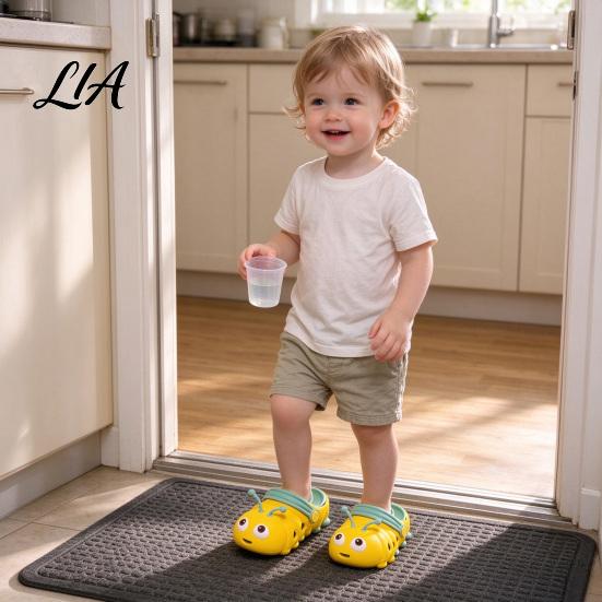 Comfortable Slip-on Sandals for Boys Girls 1 Pair Kids Summer Sandals, Cartoon EVA Clogs Toddlers Girls, Lightweight Quick-Dry Beach Pool Shoes,