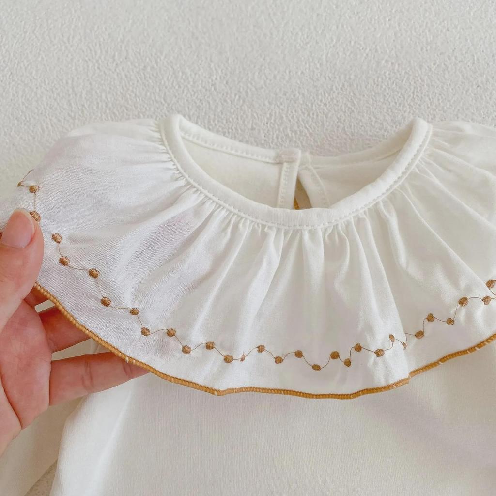 Футболка белая с вышитым воротником в виде листьев лотоса для девочек, осень 2024 г.