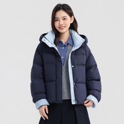 Женская короткая пуховая куртка с капюшоном