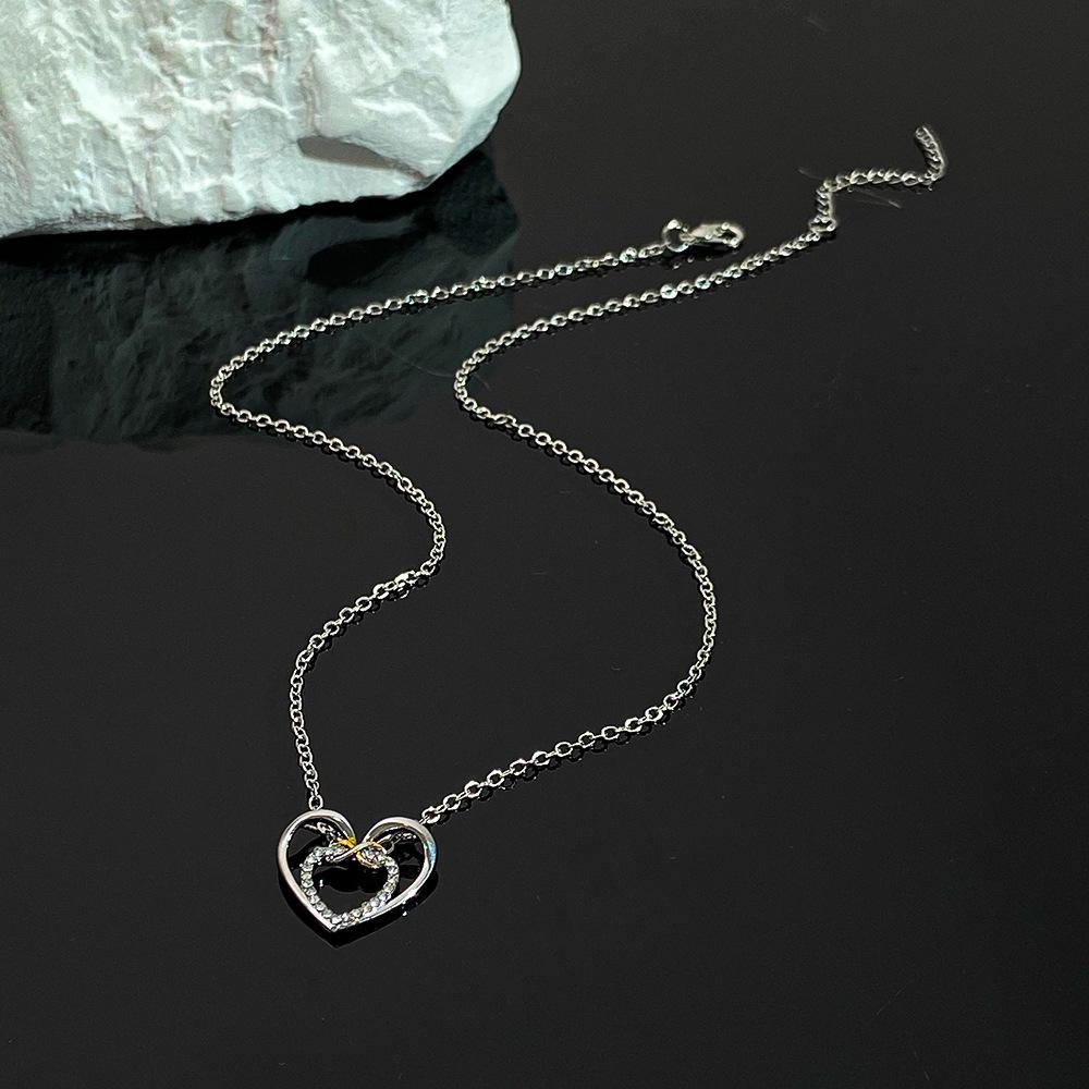 New Two-color Love Necklace Female Personality Creative Unlimited Love 8 Clavicle Chain Heart-shaped Necklace.