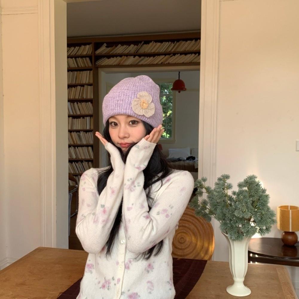 56cm-58cm Circumference Floral Knitted Beanie Hat Polyester Handmade Beanie For Women