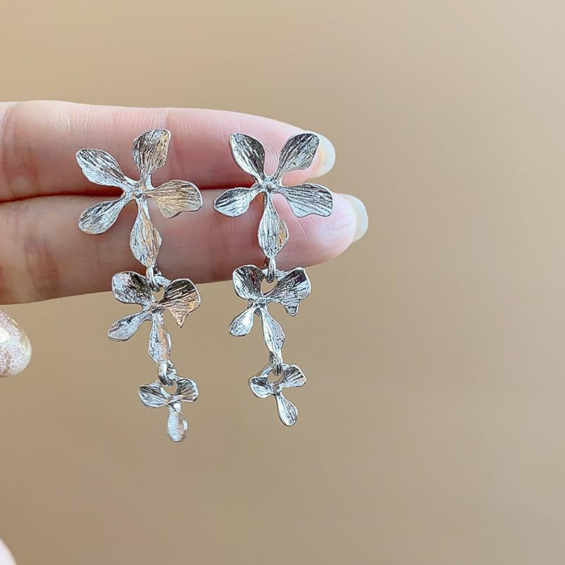 Серьги-пусеты с бахромой в виде сложенных лепестков цветов, серьги в стиле ретро, серьги с индивидуальностью, серьги с нишевым дизайном, женские