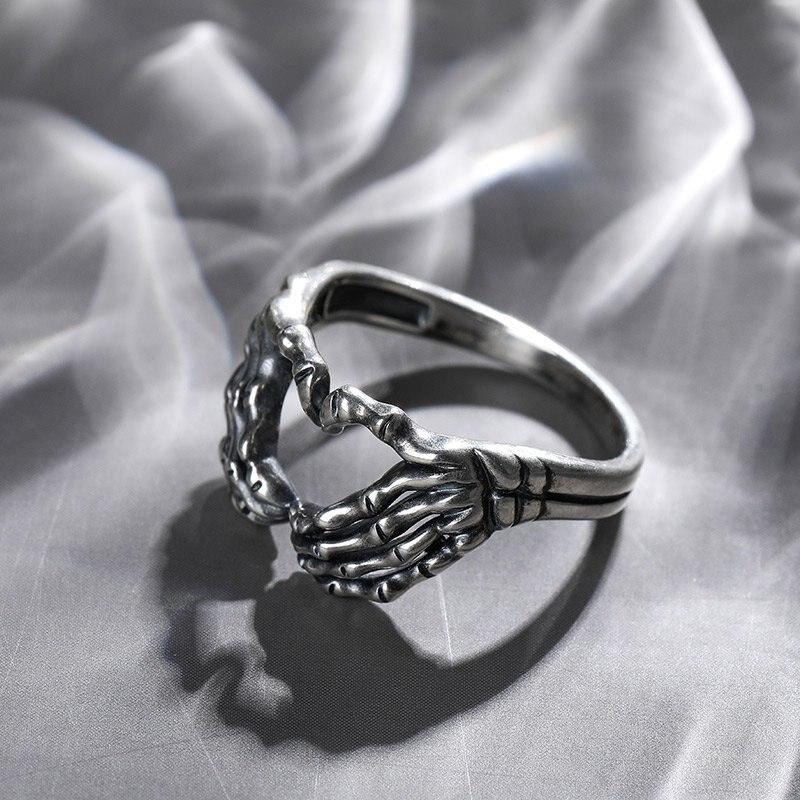 Retro Gothic Made Old Skeleton Hand Ring Punk Grunge Entertainment Metal Biker Rings for Men Hip Hop Jewelry Personality Gift