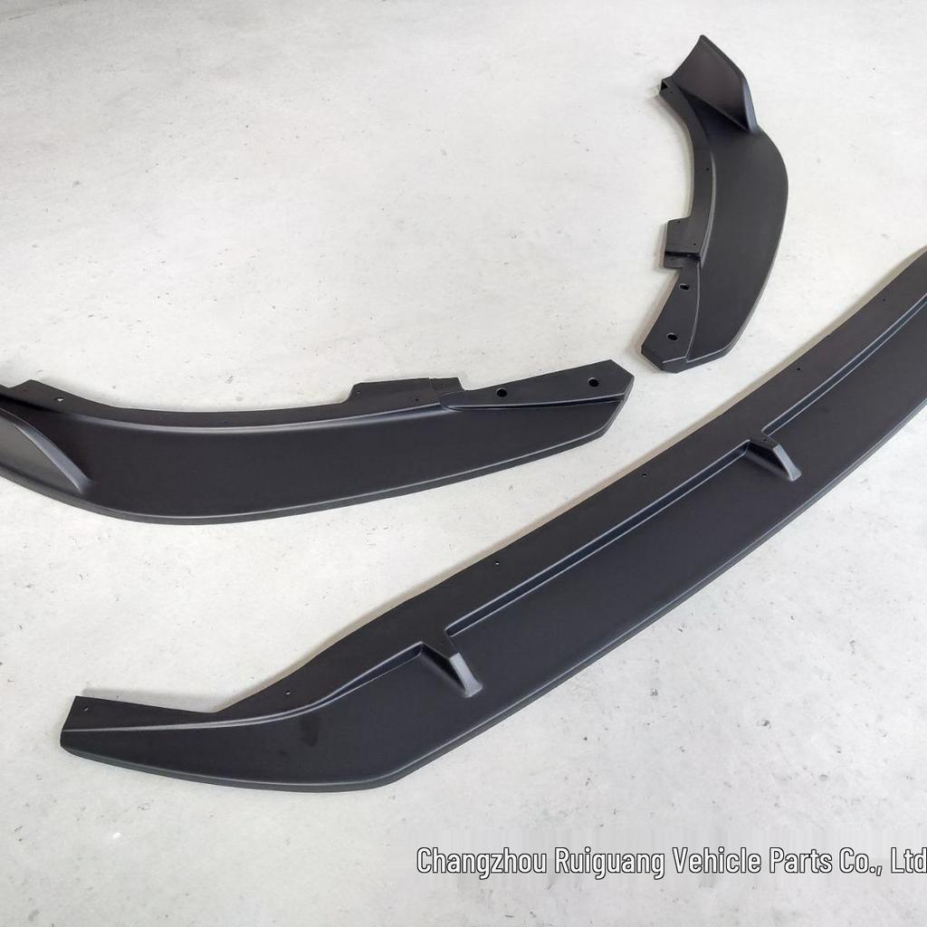 2019 Ford Focus Front Splitter Kit: Sporty Body Kit with Front Lip & Corner Splitter