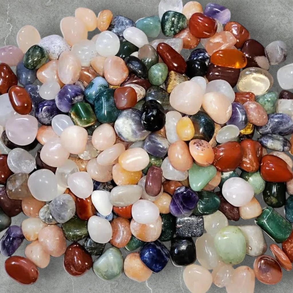 Обработанные кристаллы, настоящие полированные камни, смешанные драгоценные камни, прекрасные драгоценные камни со всего мира. Смешанные лоты драгоценных камней.