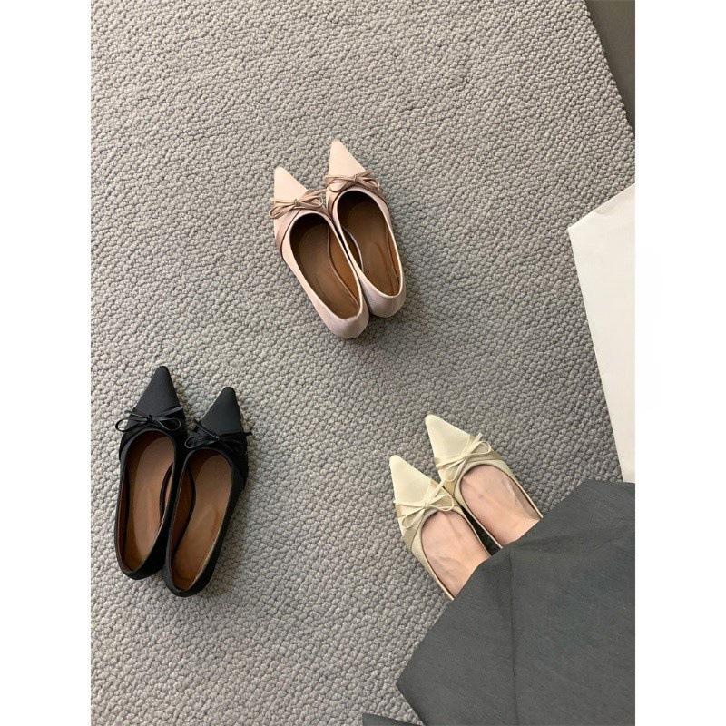 Французский сладкий атласный бант с заостренным носком и неглубоким горлом, одинарные туфли осенью 2024 года, новый темперамент, увеличение внутренней высоты, маленькие кожаные туфли