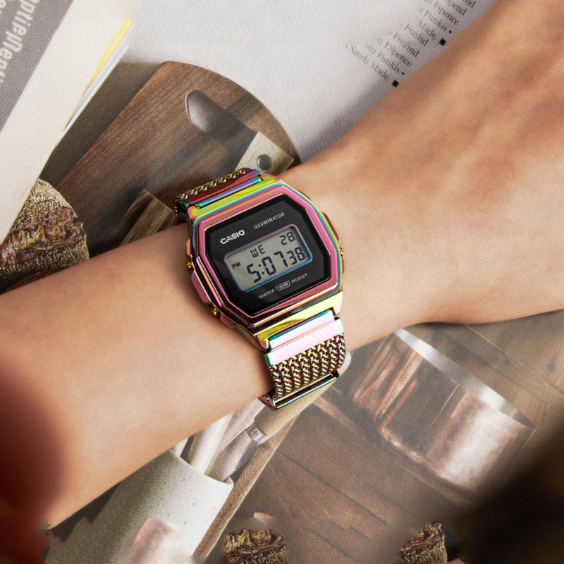 Casio Серия VINTAGE - квадратные ретро металлические маленькие квадратные спортивные часы радужного цвета кварцевый механизм нержавеющая сталь тканевый ремешок японский A1000PRW-1PRD