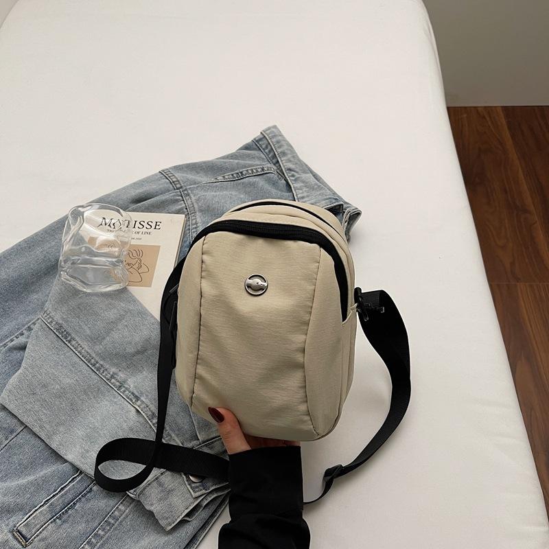 New solid color simple shoulder bag women's outdoor portable commuting fashion small square bag versatile change mobile phone crossbody bag