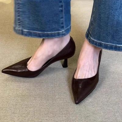 2025 г. Острые, неглубокие, низкие туфли-лодочки, удобные для поездок на работу, простые