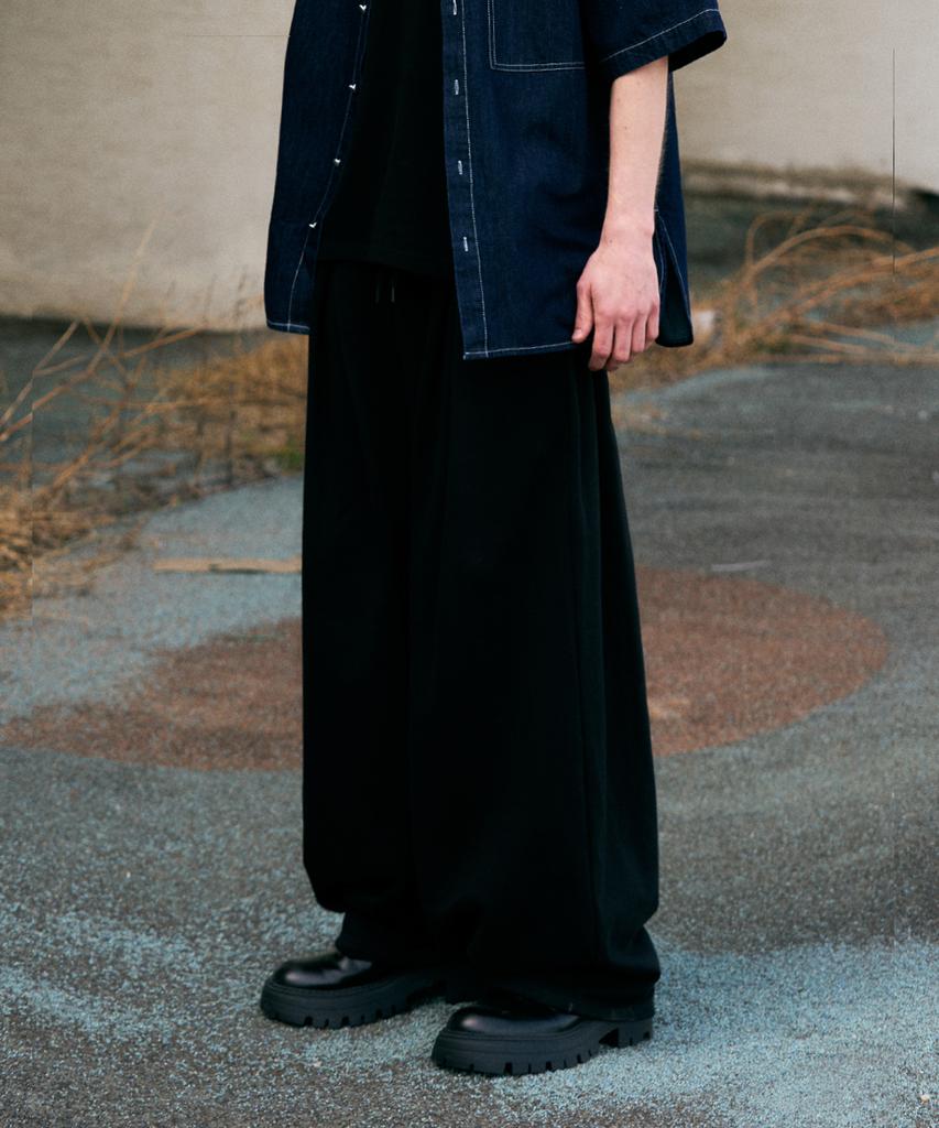 LIKE THE MOST Pintuck Balloon Wide Sweatpants_Black