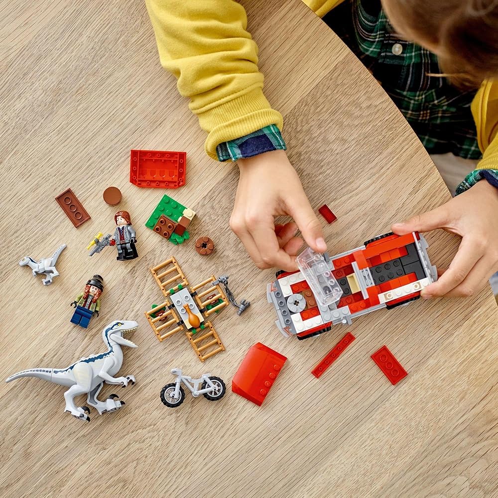 LEGO Игровой набор «Мир Юрского периода» с фигурками велоцирапторов Синего и Беты для детей от 6 до 9 лет