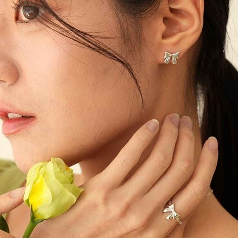 BELLOOGGI Ribbon earring