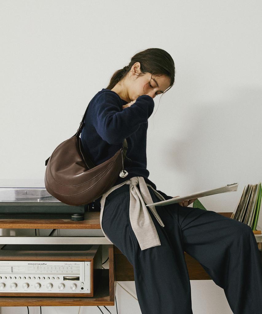 Zoeet Pebble Shoulder Leather Bag (Espresso)