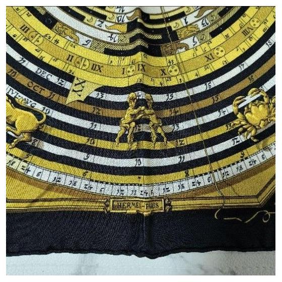 Б/у Шарф VERSACE Шелк Мотив Солнца Черный Золотой