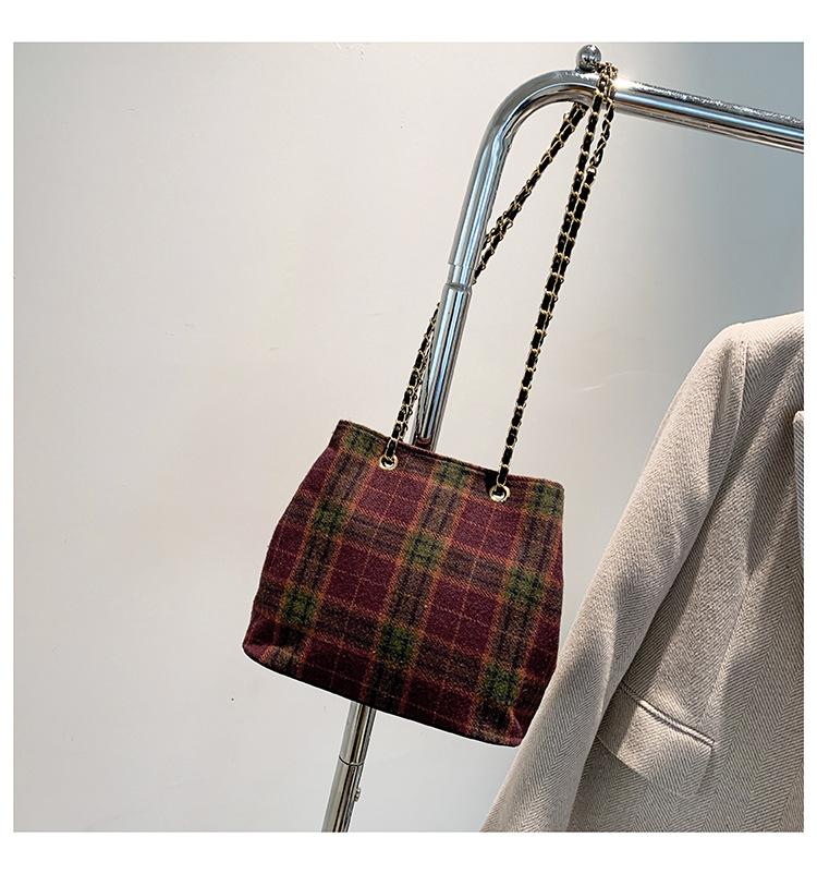 Корейская версия большой вместительной сумки подмышкой женская сумка весна 2024 новая шерстяная клетчатая сумка-тоут сумка через плечо