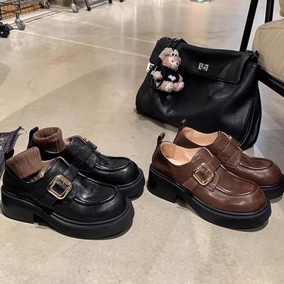 Мама-виноград имеет тот же стиль, и он не выцветет~ Мытая усадка конская кожа толстая подошва маленькая золотая пряжка лоферы одинарная обувь и маленькая кожа