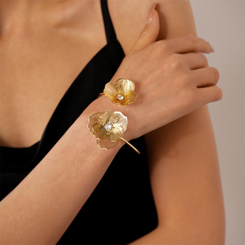 Geometry Wave Line Metal Arm Cuff Zinc Zinc Alloy Wide Open Arm Cuff Simple Bohemian Bracelet Jewelry Gift