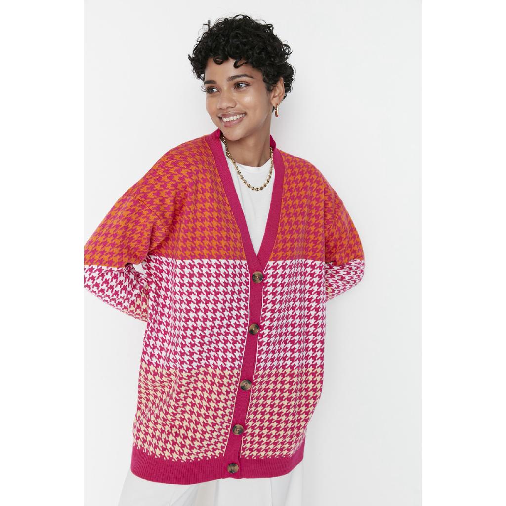 Camel Houndstooth Patterned V-neck Knitwear Cardigan Tctaw23hi00002