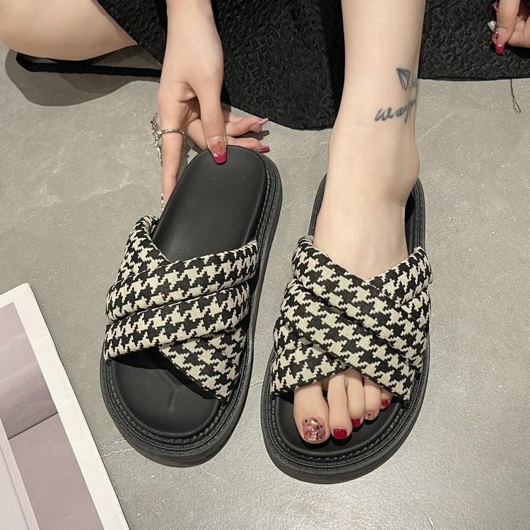 Casual Cross Slippers Summer Wear 2024 New Fashion Ins Wind Thousand Bird Grid Women's Shoes Platform Internet Celebrity Slippers Women