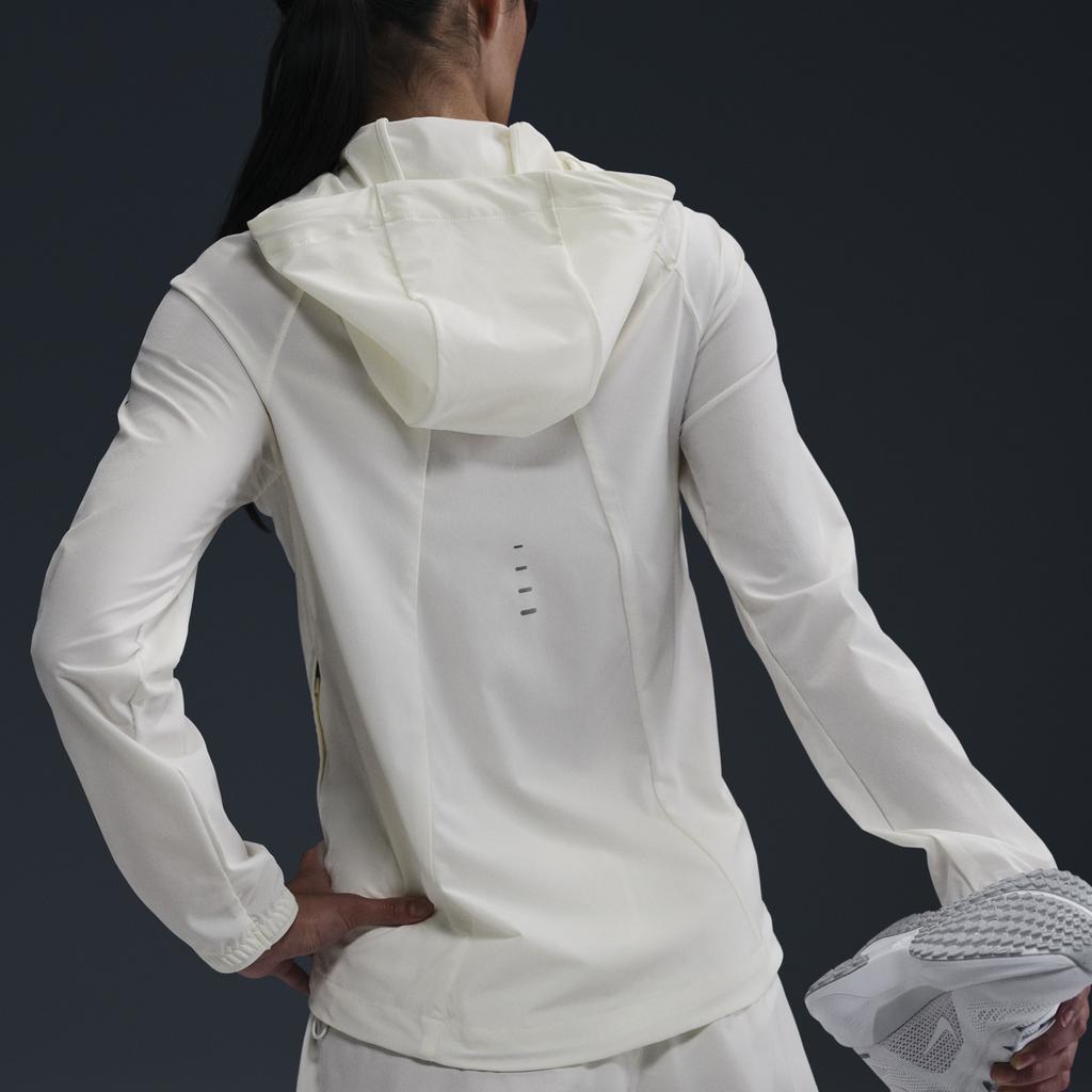 Nike Женская куртка Swift Белая HQ0651-133
