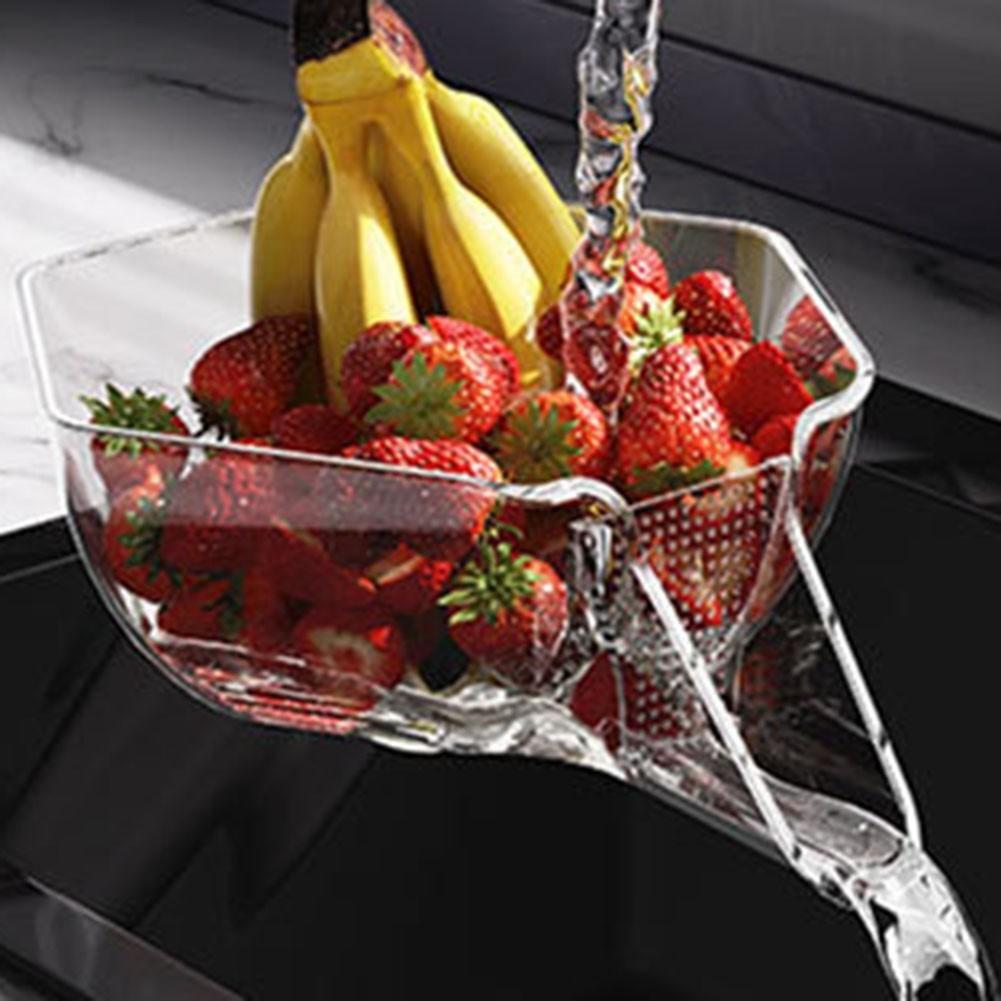 Угловая конструкция корзины для хранения кухонных инструментов проста в использовании