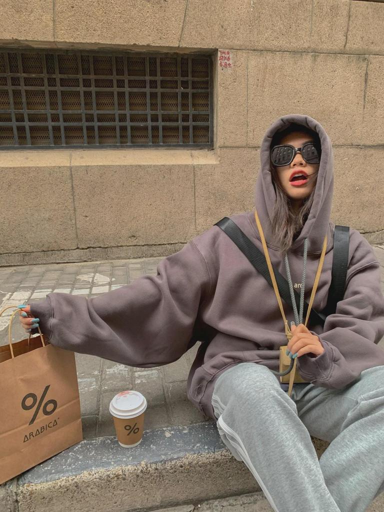 Женская плюшевая толстовка с капюшоном: Корейский трендовый свободный крой с буквенным принтом, идеально подходит для осени и зимы