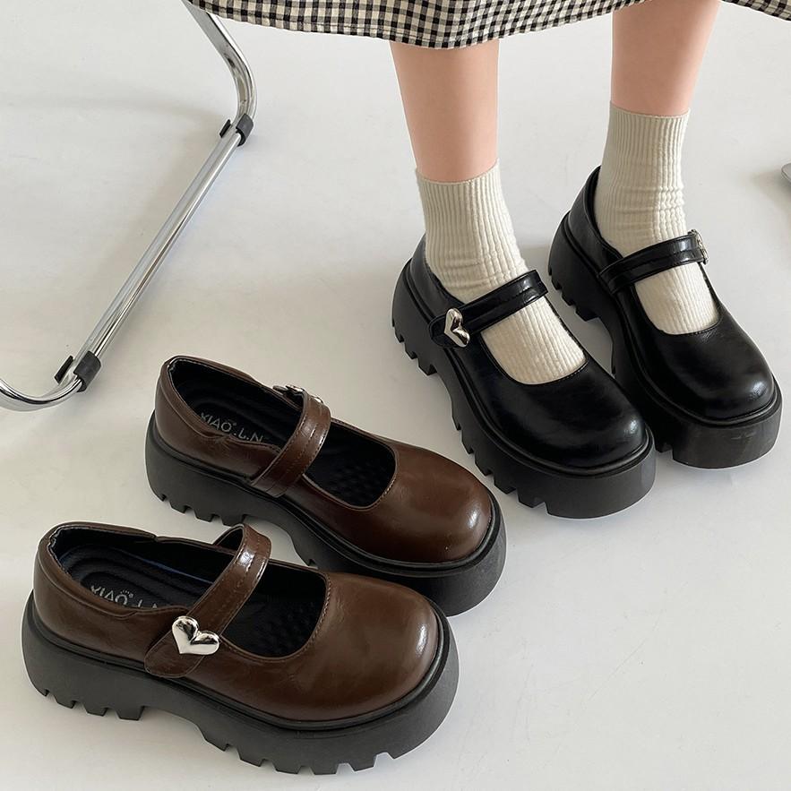 Модные повседневные коричневые ретро туфли на платформе из маленькой кожи женские 2025 новые весна и осень юбка французские туфли Мэри Джейн