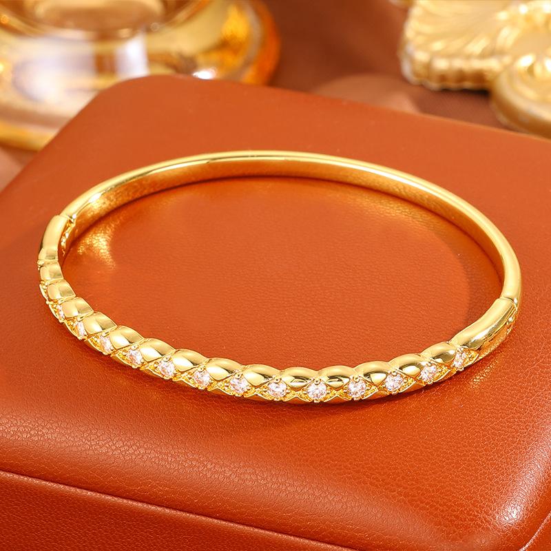 Classic Rhombus Pattern Bracelet, Fashionable and Fine Version Bracelet, High-end and Light Luxury