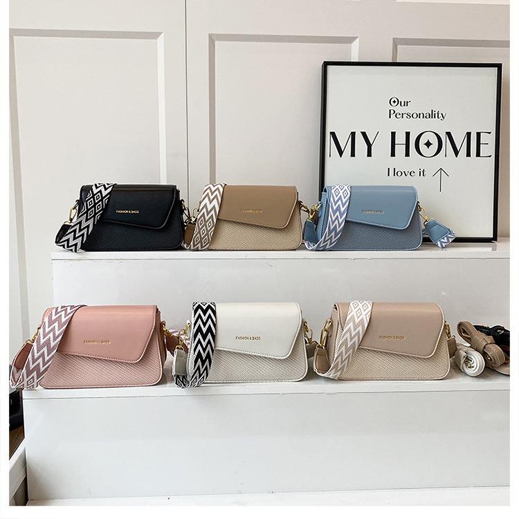 Корейская элегантная мода: Минималистичная маленькая квадратная сумка кросс-боди 2025 для женщин