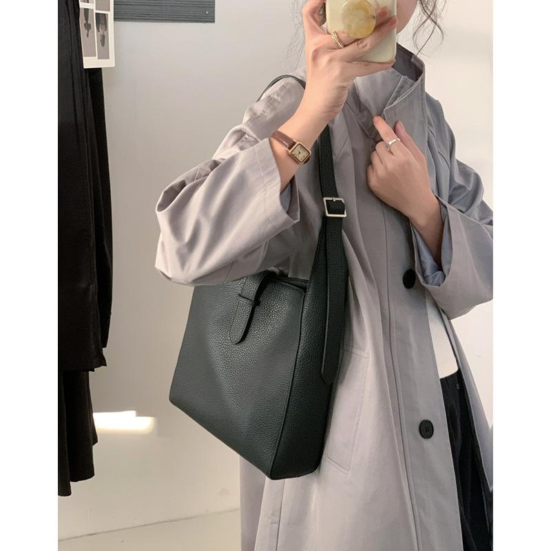 Niche Cowhide Commuter Tote Bag Minimalist Premium Vintage Bucket Bag Genuine Leather Crossbody Shoulder Bag