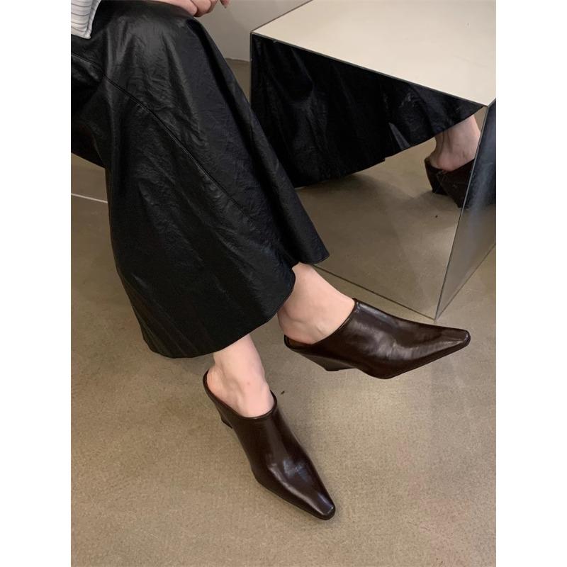 Новый стиль Популярный Баотоу Половина Женские Мягкая Кожа Наклонный Каблук Высокий Крутой Верхняя Одежда Толстые Ленивые Мюли Обувь Zapatos Mujer