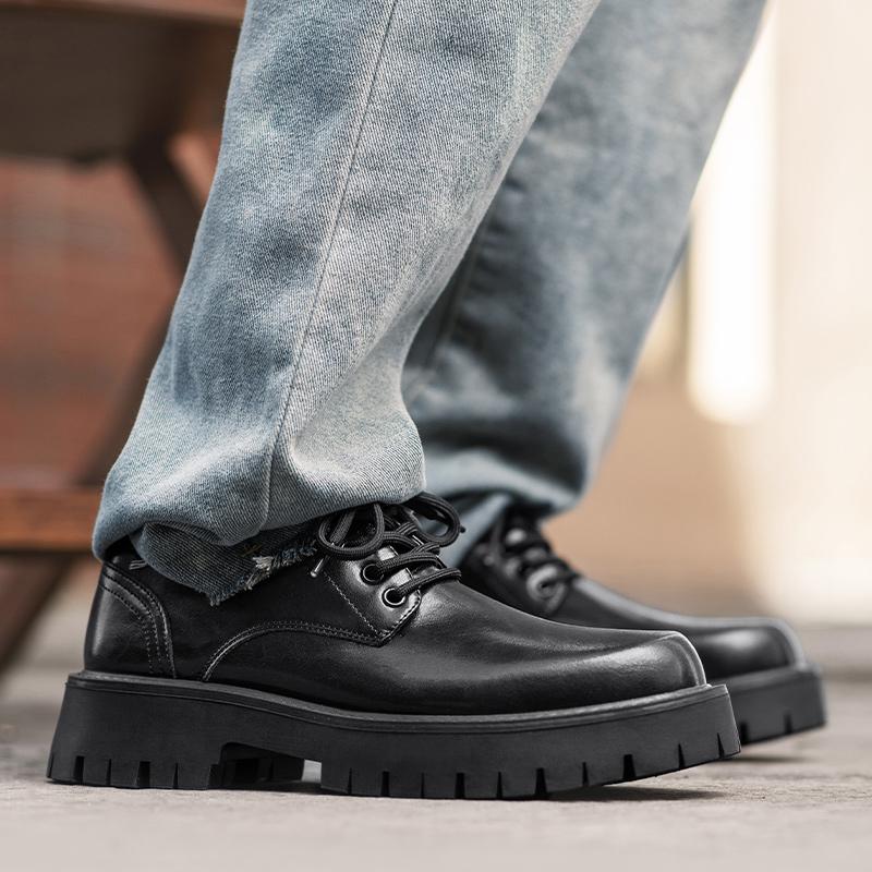 Мужские кожаные туфли на толстой подошве. Модный минималистичный дизайн. Для отдыха на природе. Модные вечерние деловые походные туфли. Черные мужские молодежные туфли.