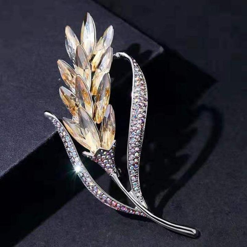 Brooch High-End Sense Niche High-End Women'S Silk Scarf Buckle Alloy Corsage Small Fragrant Wind Pearl Rhinestone High-End