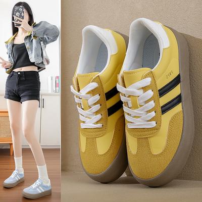 Модные повседневные женские кроссовки для женщин 2024 года. Модная женская обувь. Модные универсальные кроссовки. Удобная обувь на плоской подошве.