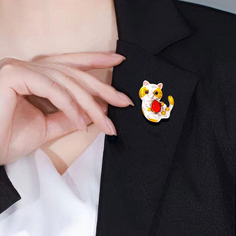 Female Fashion Enamel Cute Cat Brooches For Women Luxury Yellow Gold Color Alloy Animal Brooch Safety Pins