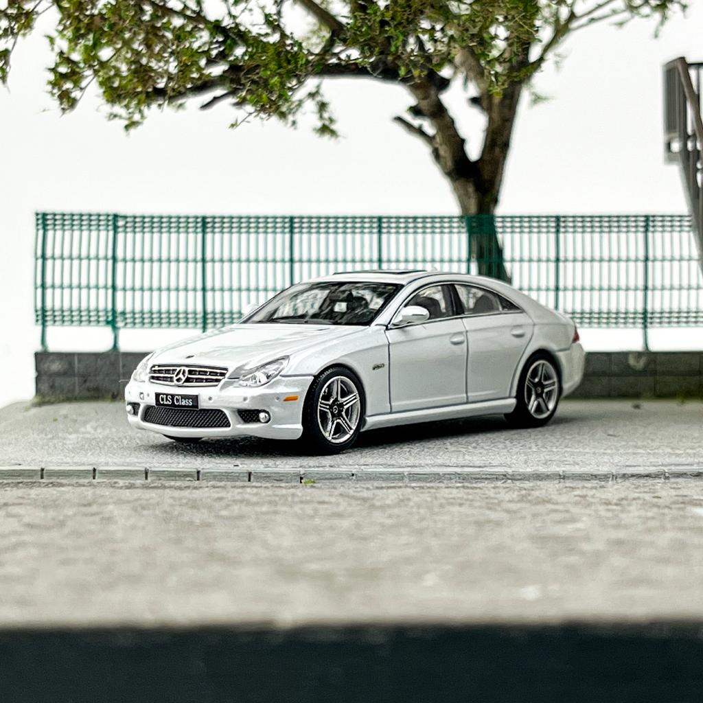 FH Diecast Масштаб 1/64 Mercedes Benz CLS 63 AMG 1 MK1 C219 Металлическая модель автомобиля Игрушки для мальчиков Подарок Коллекция и Декор