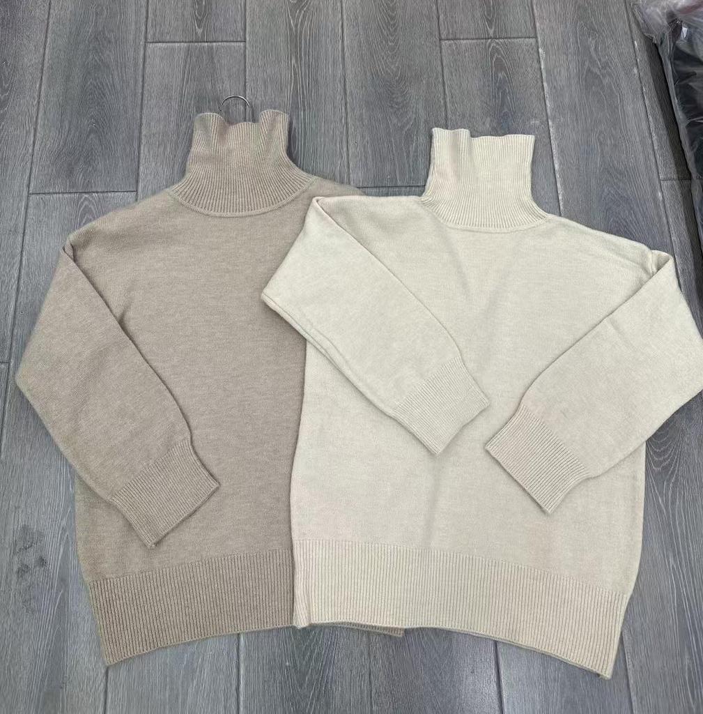 Женский минималистичный трикотажный пуловер класса люкс: Однотонный свитер с высоким воротником для начала осени 2023