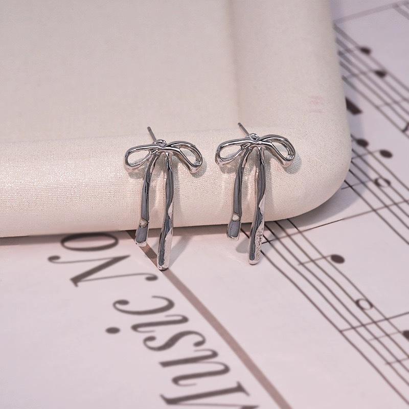 S925 Sterling Silver Bow Stud Earrings for Women Simple and Light Luxury Elegant Gentle Advanced Personality Wild Earrings