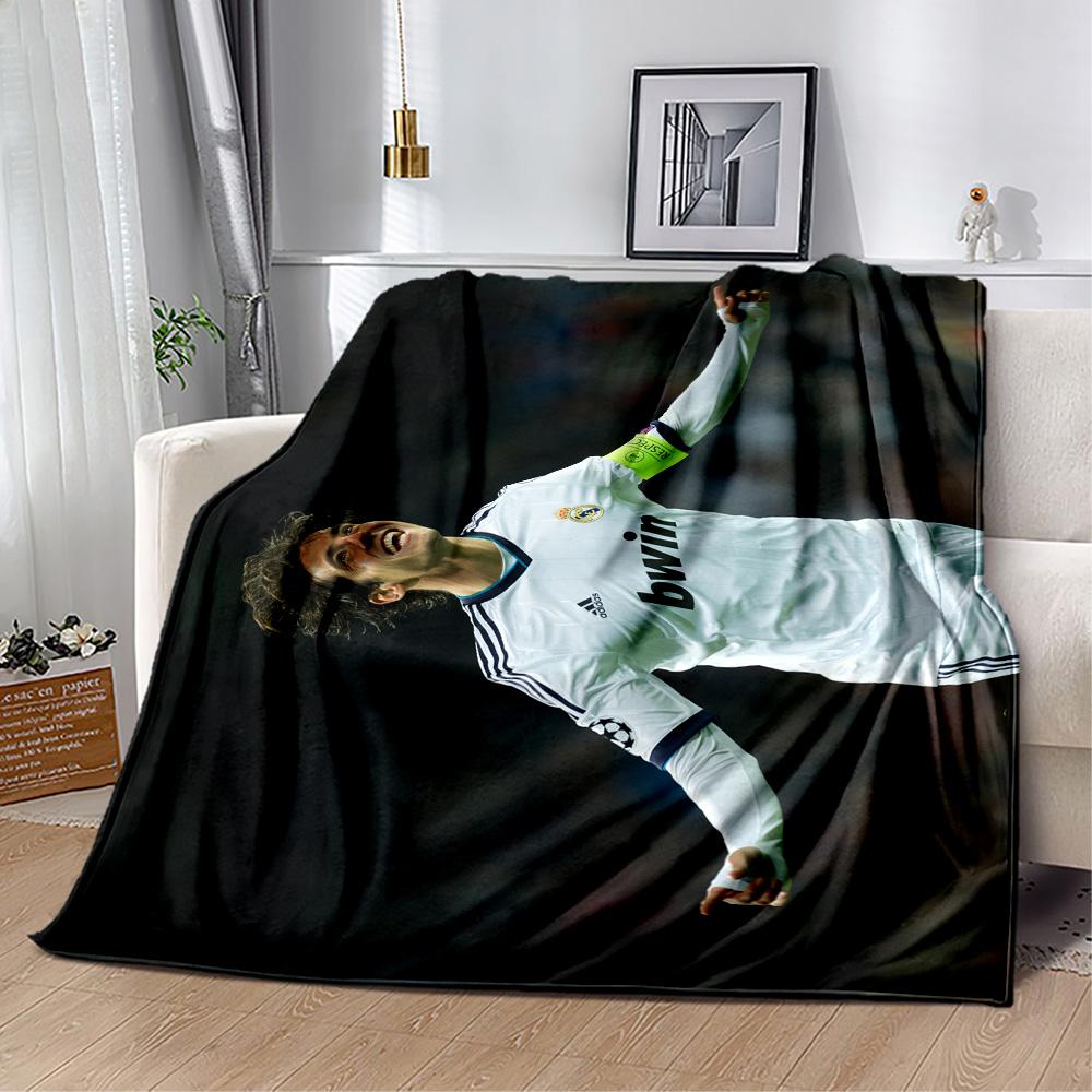 Player Celebrates Victory Moment Blanket Warmthful Decor Suitable for Picnics Office Chair Bed for All Occasions Modern Style