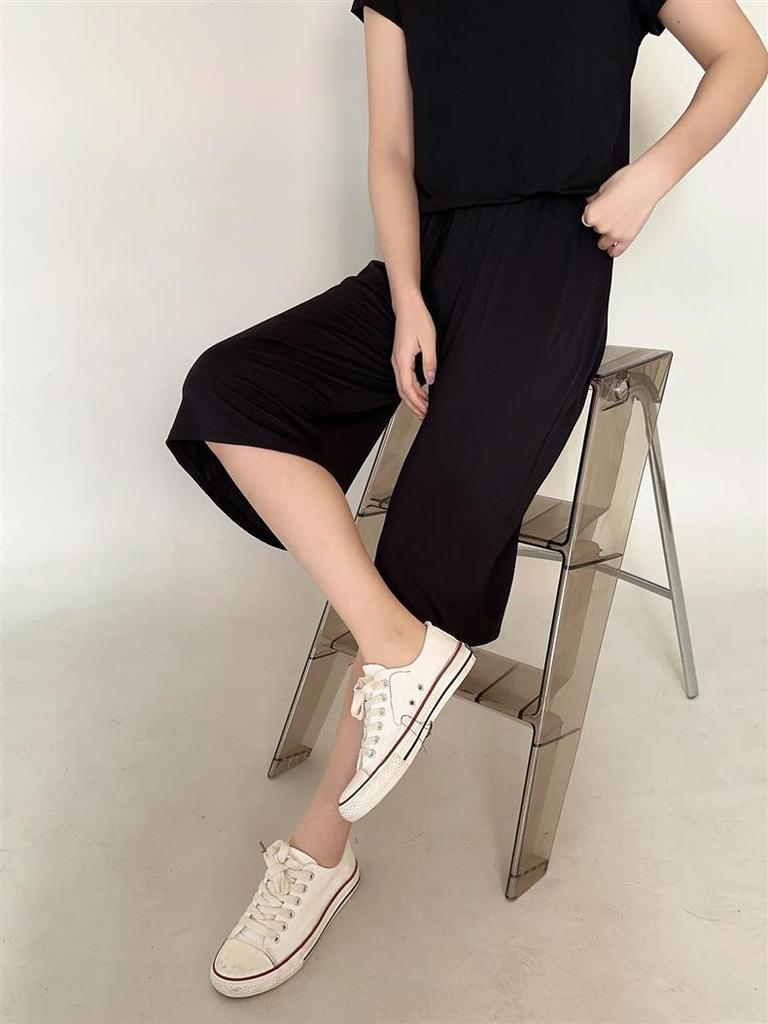 Женский повседневный комплект из двух предметов: Модальная футболка с U-образным вырезом и брюки с высокой посадкой, завязкой на талии и широкими штанинами