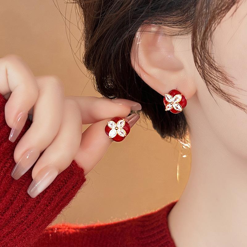 Vintage light luxury 111 silver needle red dripping flower stud earrings, premium geometric earrings earrings