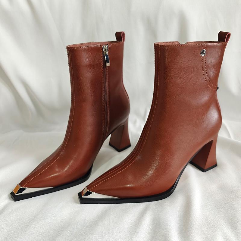 Кожаные массивные женские ботильоны с острым носком, элегантные туфли на среднем каблуке 2025 года, модные туфли-лодочки в готическом стиле, зимние туфли-челси Botas De Mujer