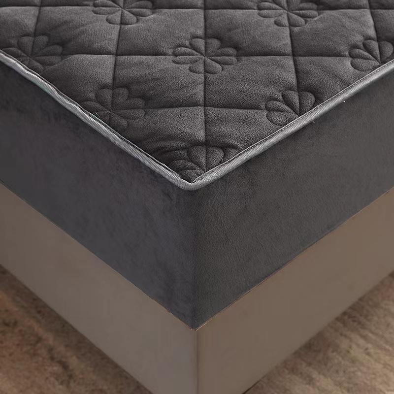 Толстая стеганая простыня из кораллового флиса, однотонная простыня размера King Queen, мягкий теплый бархатный наматрасник, наволочка в комплект не входит