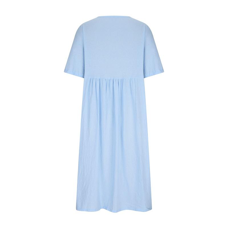 Платье большого размера с круглым вырезом, средней длины, с рукавами-пятиточками