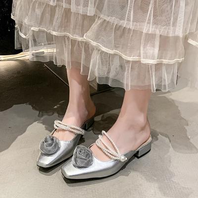 Весна и Лето Новые Жемчужные Розы Блочный Каблук Нежные с Юбкой Новые Китайские Баотоу Для Выхода Полушлепанцы Женские