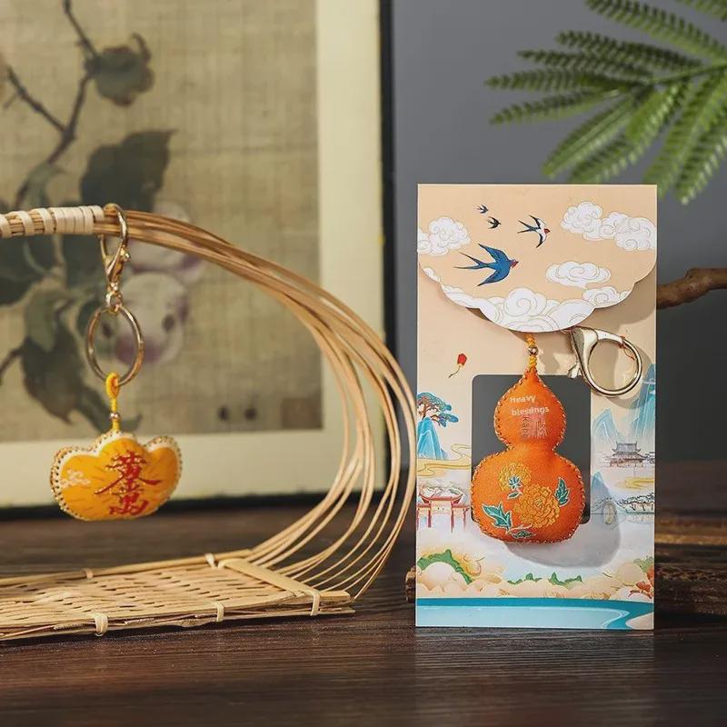 Брелок-саше в китайском стиле «Праздник драконьих лодок»: Подвеска «Мир и благословение»
