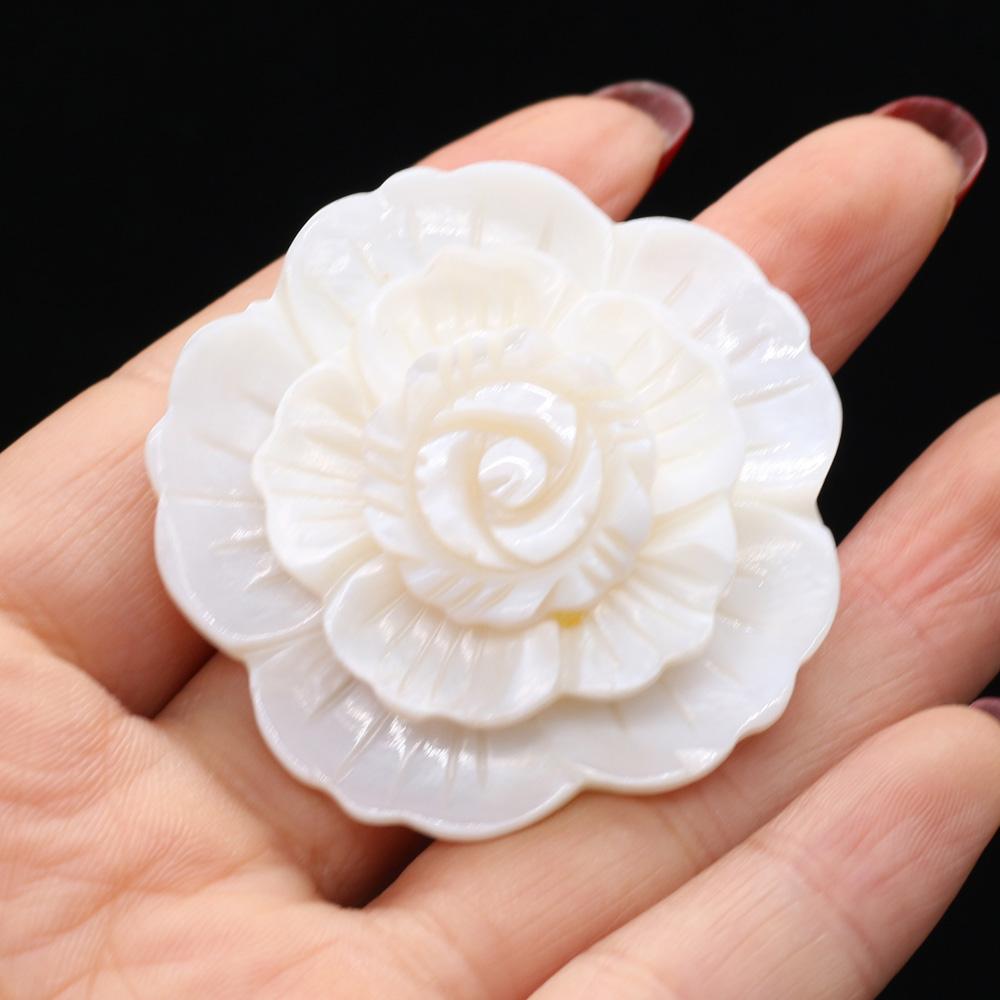Natural Flower Shape Shell Pendant Mother of Pearl Shells Charms for Jewelry Making DIY Men Women Necklace Accessories Handmade Crafts