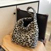 Bag Women'S Fashion Imitation Lamb Plush Large Capacity Shoulder Bag Leopard Print Tote Bag